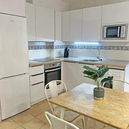 Apartamento Puro Centro. 500m Del Mar. A/c *